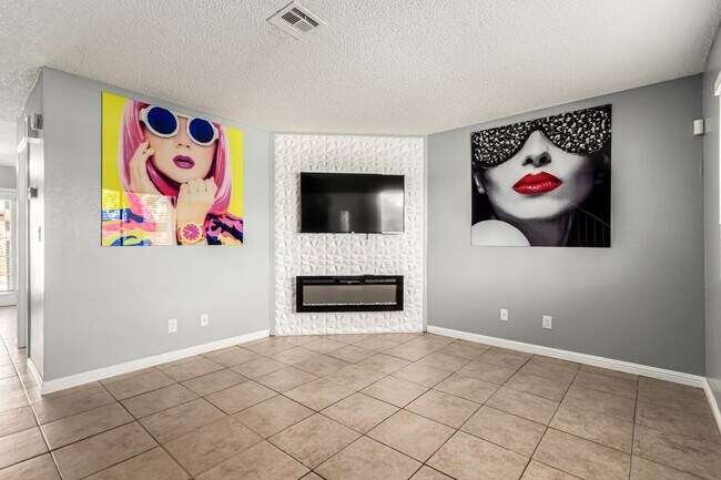 Foto del edificio - Remodeled 2 bedroom unit just minutes from...