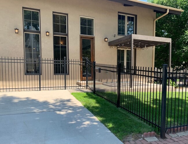 Photo - Stunning Luxury Home in Sunnyside