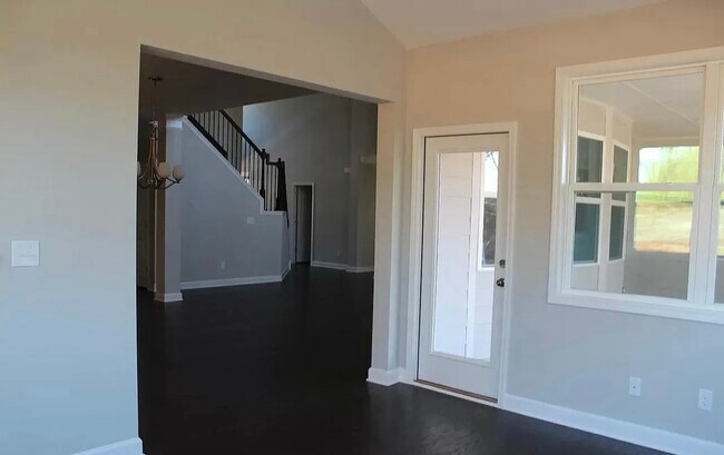 Building Photo - 428 Silver Brook Dr