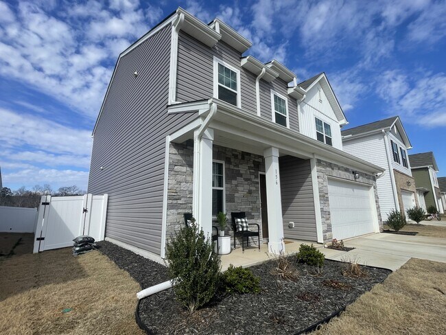 Building Photo - 156 Babbling Brk Dr