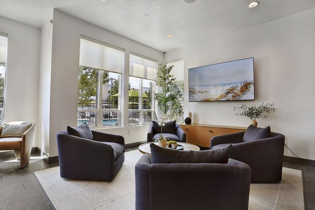 Leasing Office - Canyon View Crossing