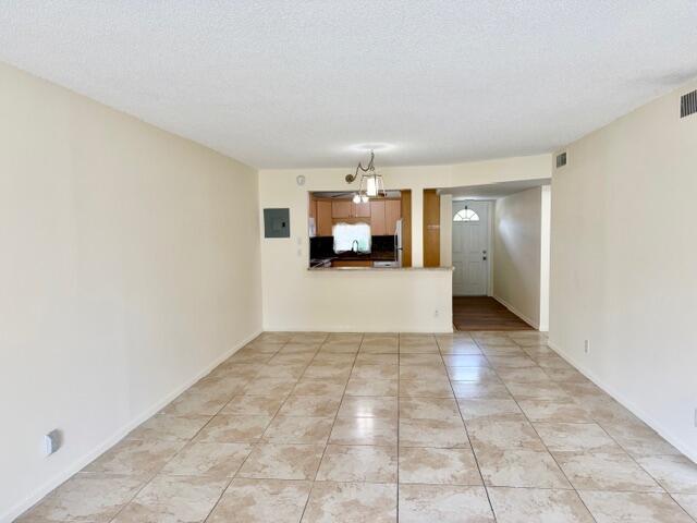 Foto del edificio - 8940 S Hollybrook Blvd