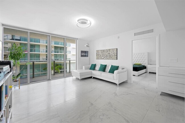 Foto del edificio - 6620 Indian Creek Dr