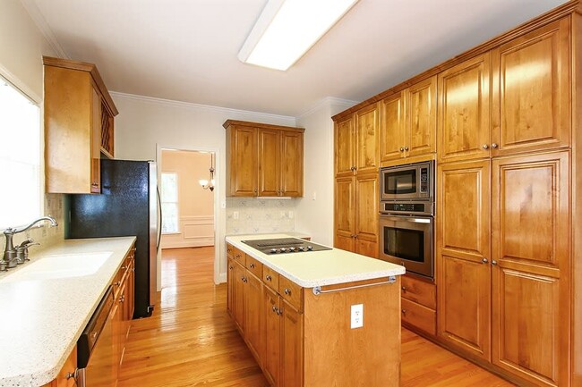 Building Photo - 16008 Cranleigh Dr