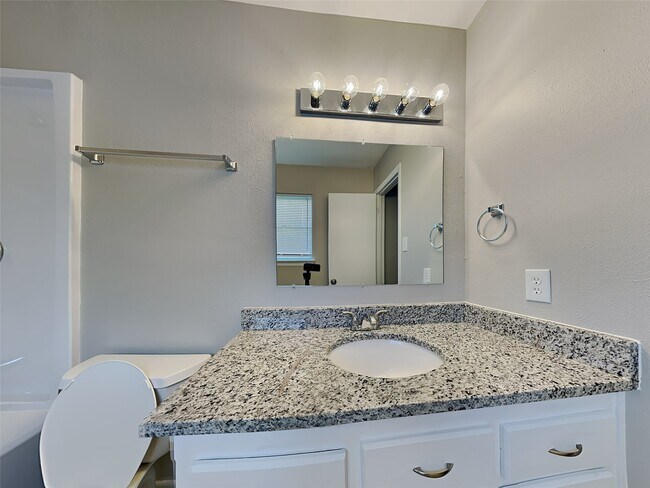 Foto del edificio - 24507 Fir Ridge Ct