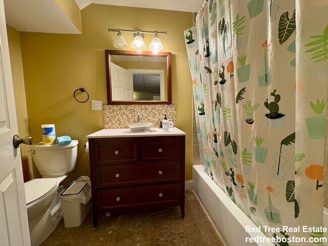 Building Photo - 11 Babcock St