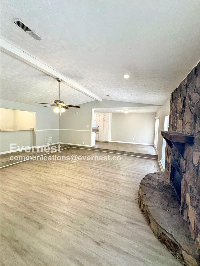 Building Photo - 8572 Glenwoods Dr