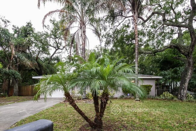 Building Photo - 1826 2nd Ave E