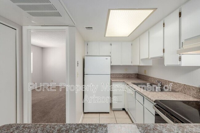 Foto del edificio - 700 W University Dr