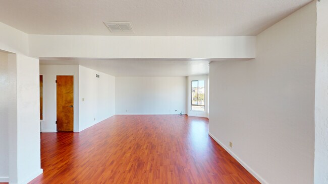 Building Photo - 371 21st Ave