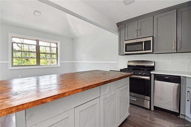 Foto del edificio - 4828 Barnes Ave