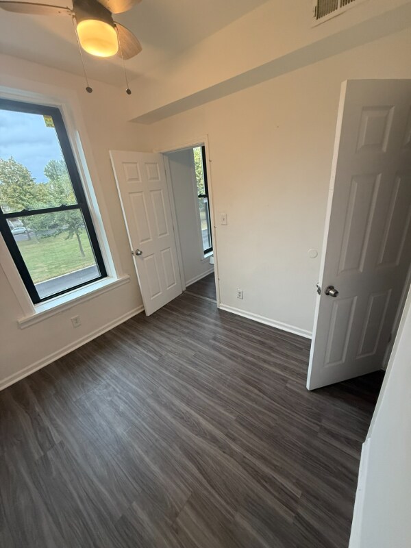 Foto del edificio - 1649 W Garfield Blvd