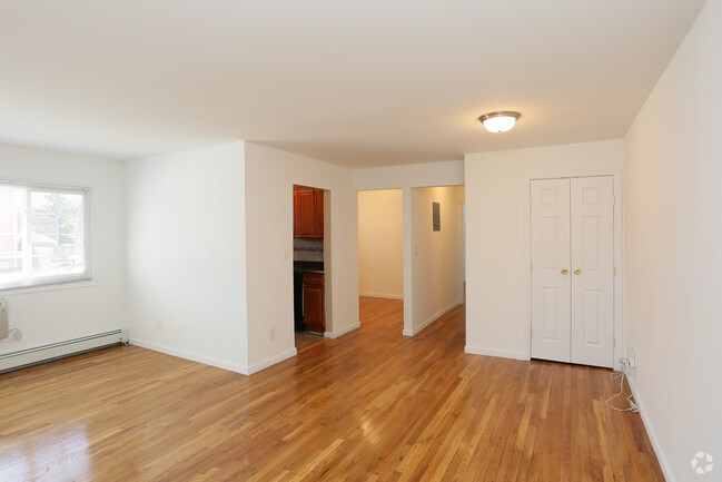 Eagle Rock Apartments at Mineola Apartments - Mineola, NY | Apartments.com