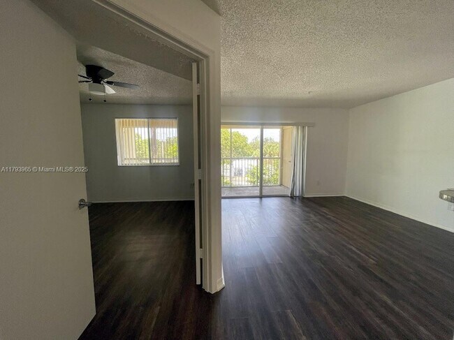 Foto del edificio - 420 S Park Rd