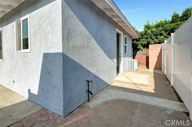 Foto del edificio - 1111 N Holmar Ave
