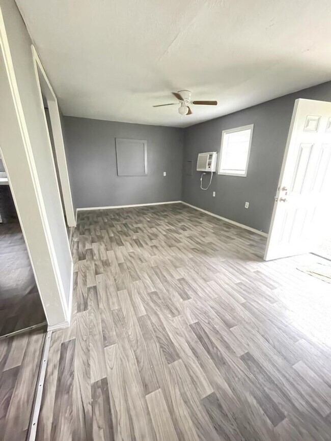 Foto del edificio - 7451 HICKS DAIRY RD