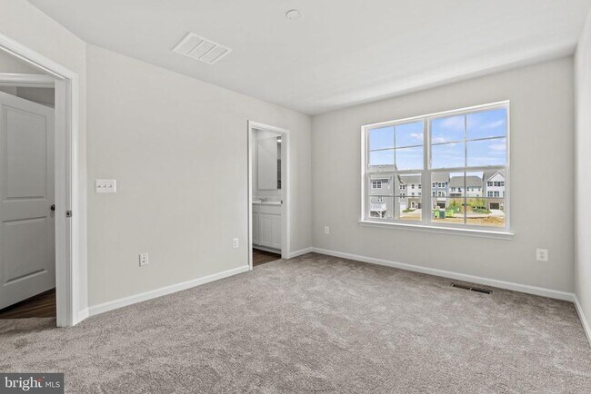 Building Photo - 148 WINTERPLACE Dr