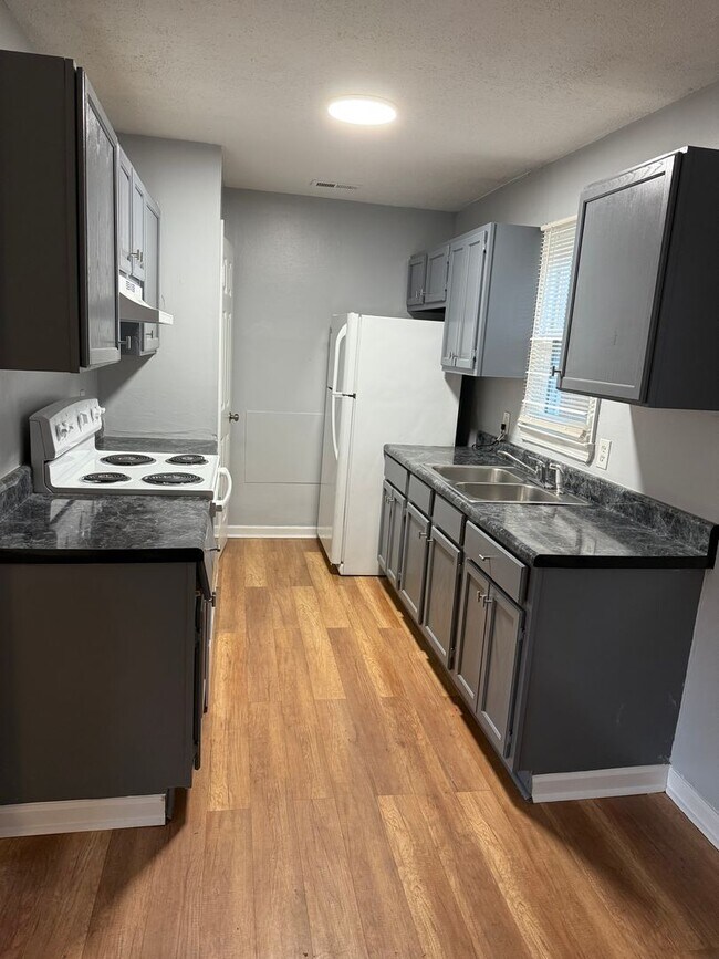 Foto del edificio - UPDATED 3 bedroom