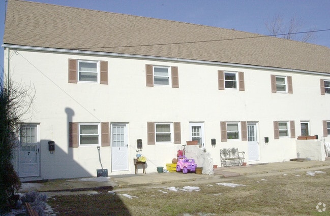 Building Photo - 45 Center St