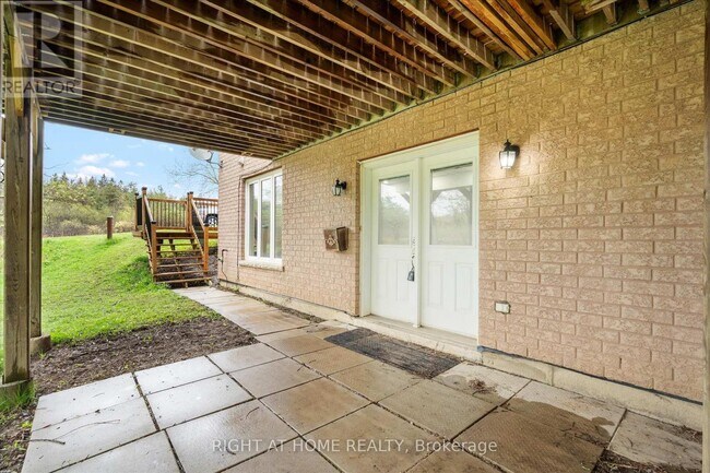 Photo du bâtiment - 5730 Halls Rd N
