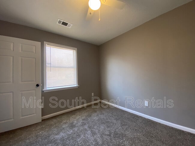 Building Photo - 661 Whitehaven Ln