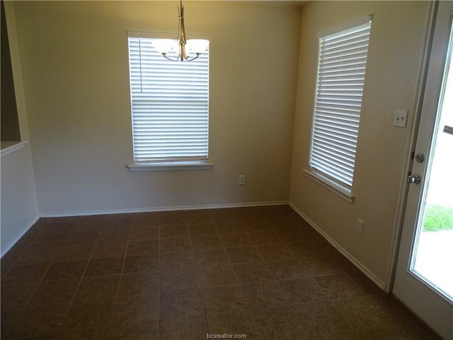Building Photo - 918 Whitewing Ln