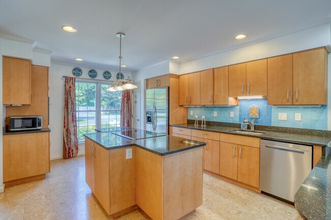Kitchen - 320 Blue Heron Dr
