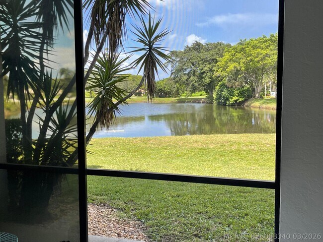 Foto del edificio - 11530 Briarwood Cir