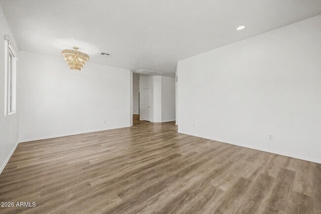 Foto del edificio - 4255 E Cherry Hills Dr