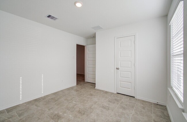 Building Photo - 7527 Cynomys Ct