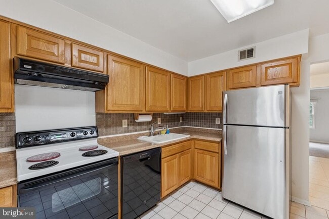 Building Photo - 5858 Langton Dr