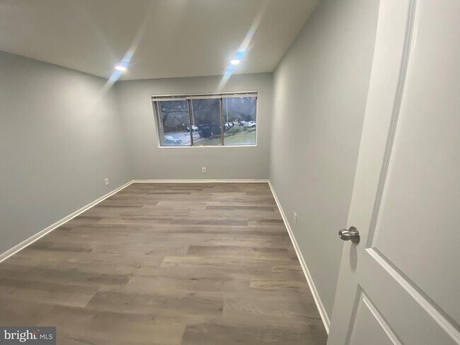 Foto del edificio - 5801 Quantrell Ave