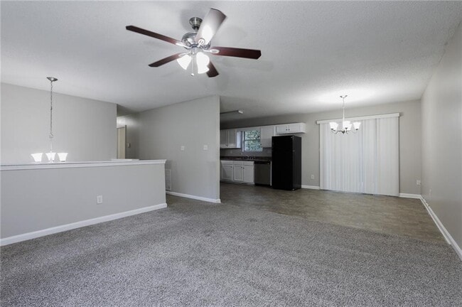 Building Photo - 7044 Stonecreek Dr