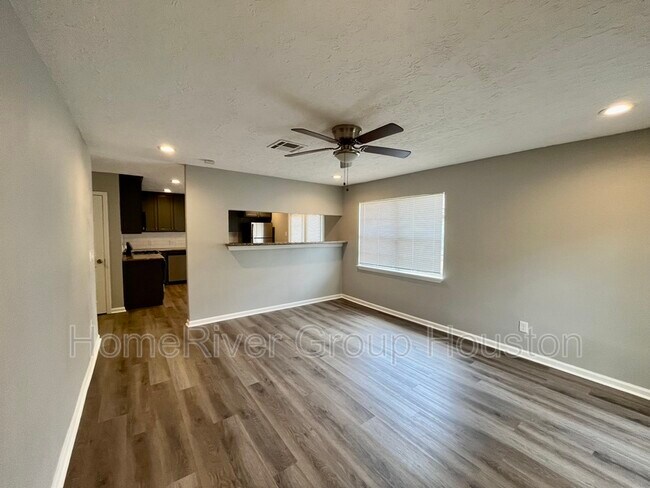 Building Photo - 8730 Valley Pond Ct