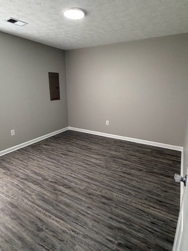 Building Photo - 207 Aqueduct Dr