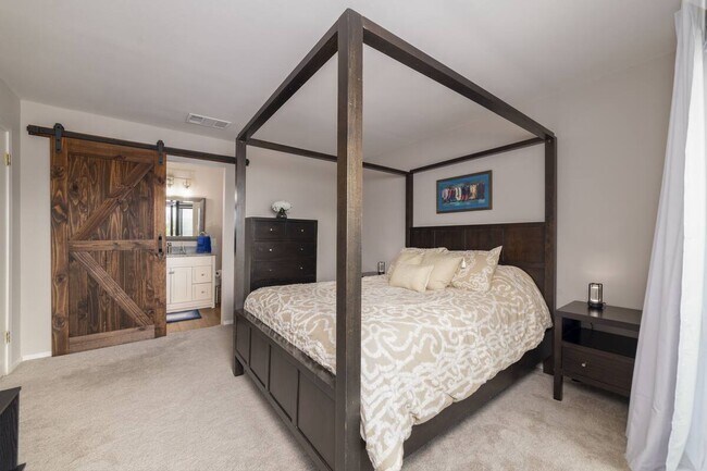 Building Photo - 222 T Bar M Dr