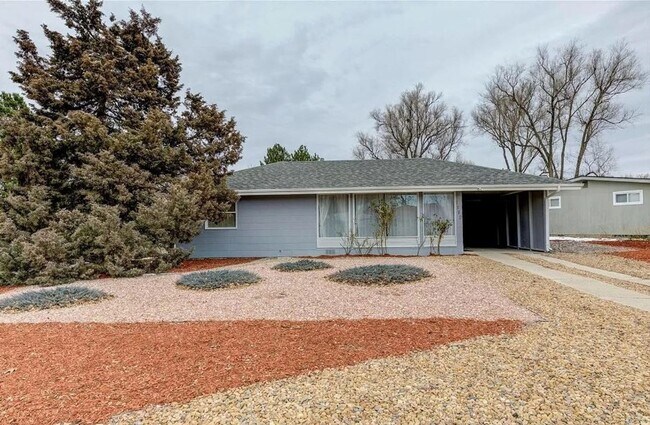 Foto del edificio - Charming Single-Family Home in Virginia Village, Denver