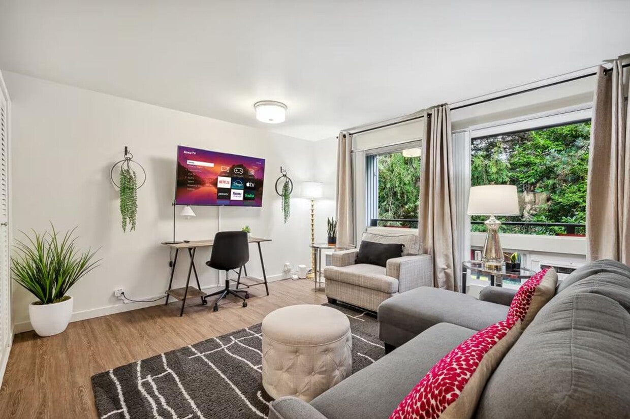 Foto principal - 520 Bellevue Way SE