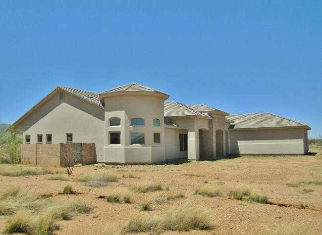 Foto del edificio - 4BR+den/3BA/3CG, 3394 sq.ft. rental on 4 a...