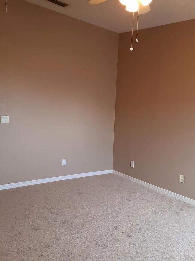 Foto del edificio - 7667 N Wickham Rd