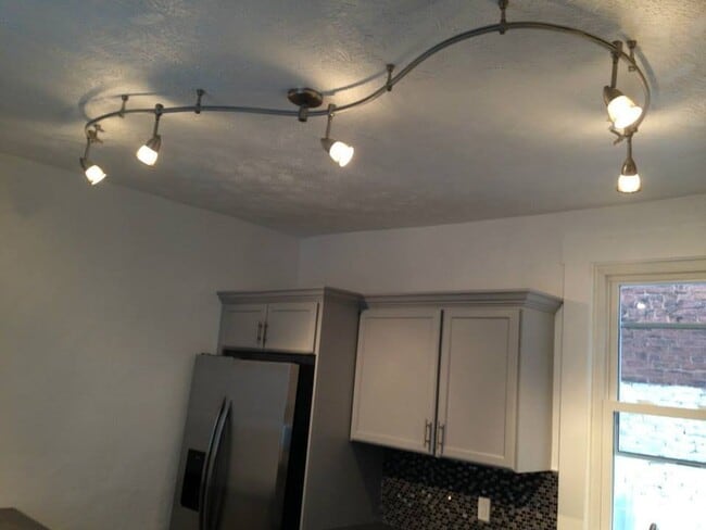 Foto del edificio - Stunning Renovation - South Side Flats