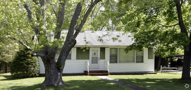 Building Photo - 467 Cedar Ln