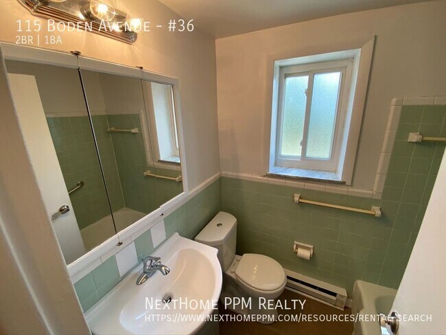 Building Photo - Updated 2 Bedroom near shopping, dining an...