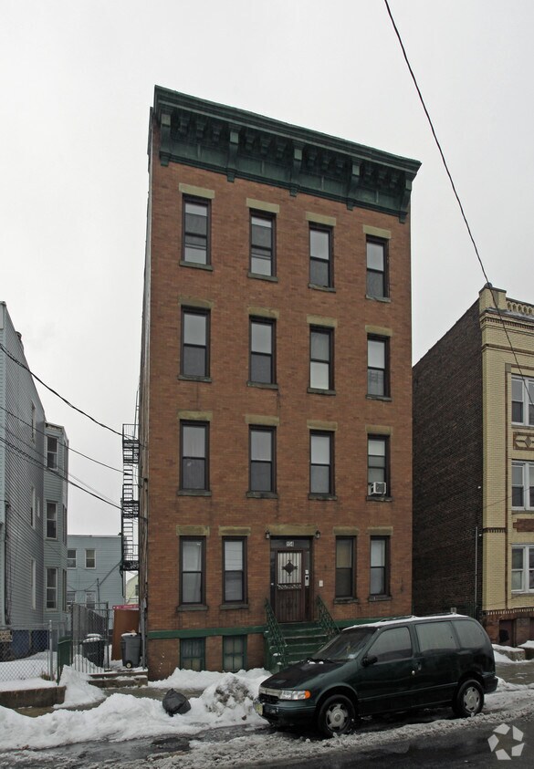 Foto principal - 154 Summit Ave