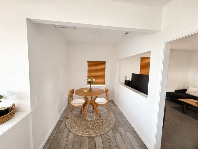 Foto del edificio - 1710 Frienza Ave