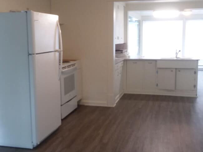 Foto del edificio - Spacious 3-Bedroom Home for Rent in Silver...