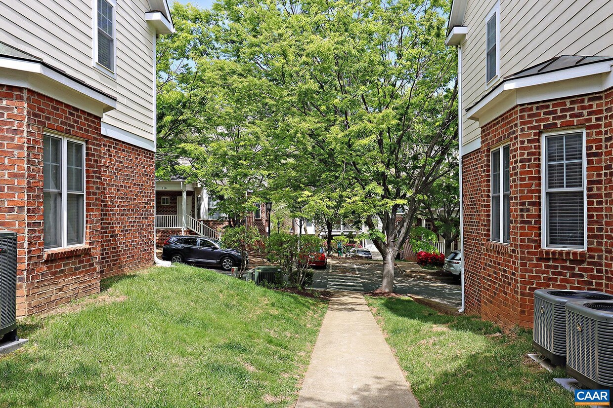 Building Photo - 164 Old Fifth Cir