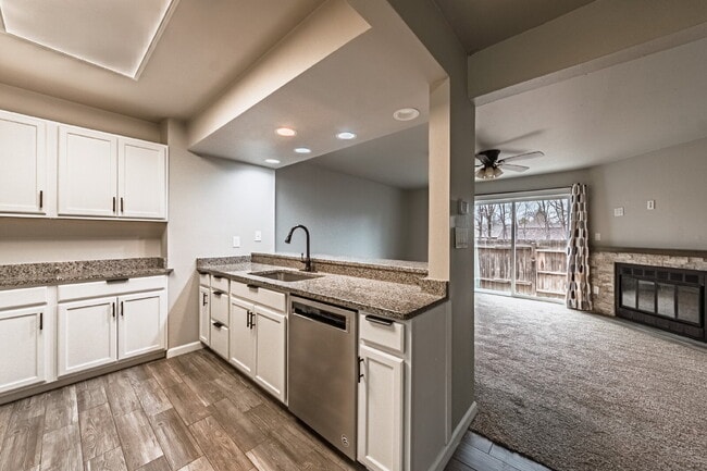 Photo - Beautiful Townhome with 3bedrooms and 3 bathrooms, and 1 car garage for rent.