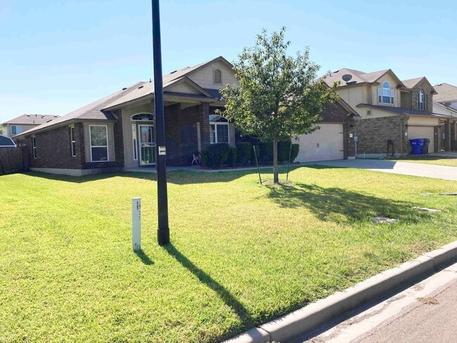 Building Photo - 10001 Desperado Dr
