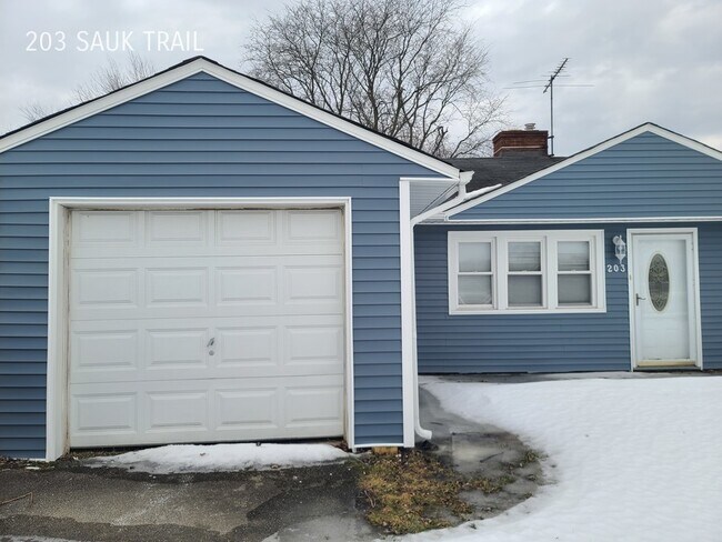 Building Photo - PARK FOREST 3 BEDROOM SFR